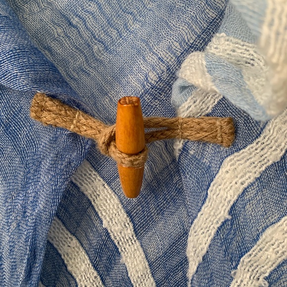 SOLD Shawl/poncho - Picture 3 of 9